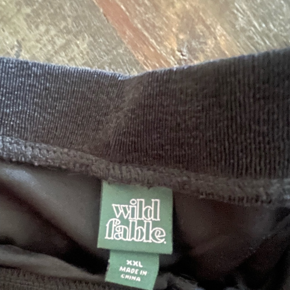 Women’s Pants - Picture 2 of 2